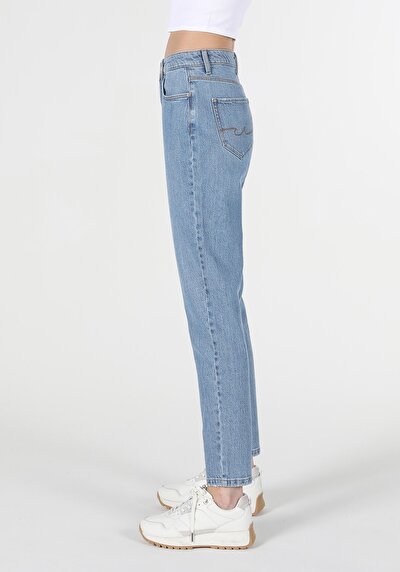 صورة من أزرق للنساء بناطيل