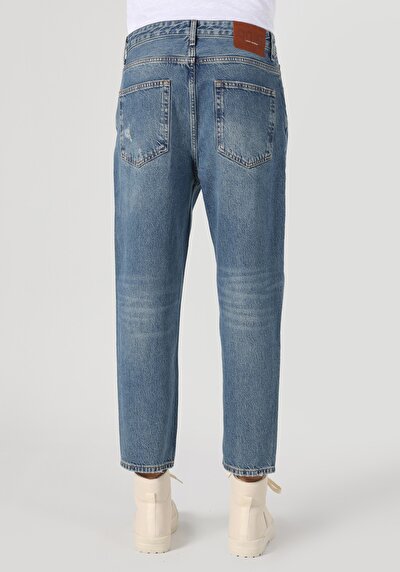 صورة من فضفاض مريح بقصة قطرة المنشعب قصير الساق جينز نيلي للرجال