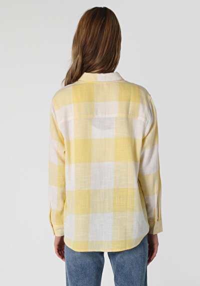 صورة من أصفر للنساء قميص كم طويل