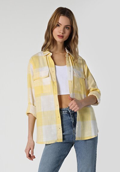 صورة من أصفر للنساء قميص كم طويل