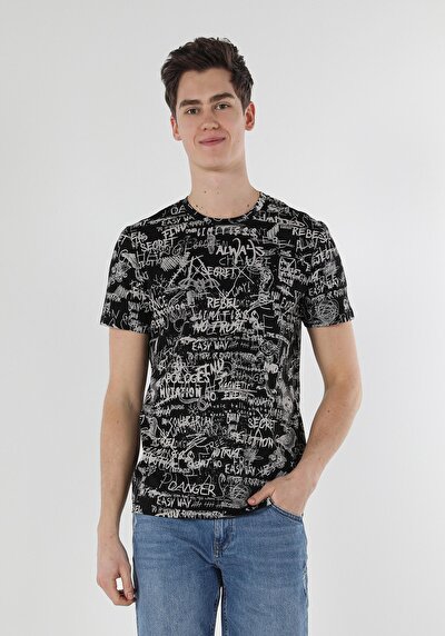 صورة من أسود للرجال تي شيرت بأكمام قصيرة