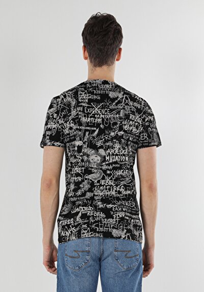 صورة من أسود للرجال تي شيرت بأكمام قصيرة