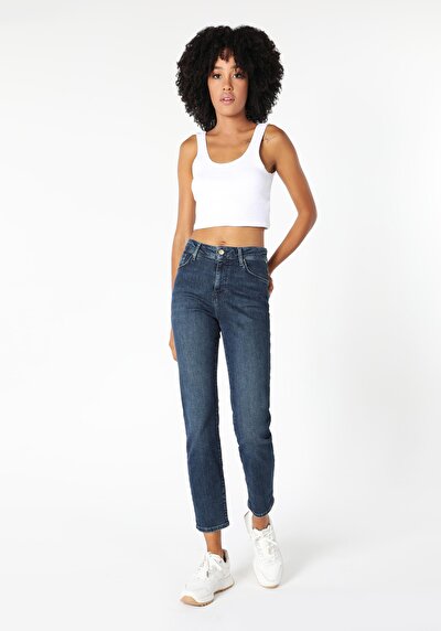 صورة من دينيم للنساء بناطيل