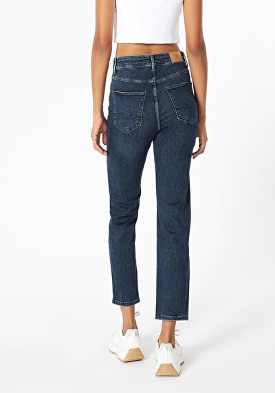 صورة من دينيم للنساء بناطيل