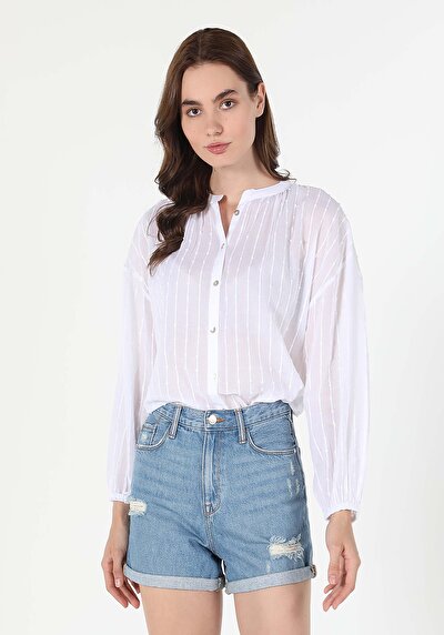 صورة من أبيض للنساء قميص كم طويل