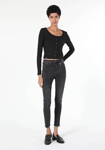 صورة من ضيق الخصر ضيق الساق الجينز النسائي