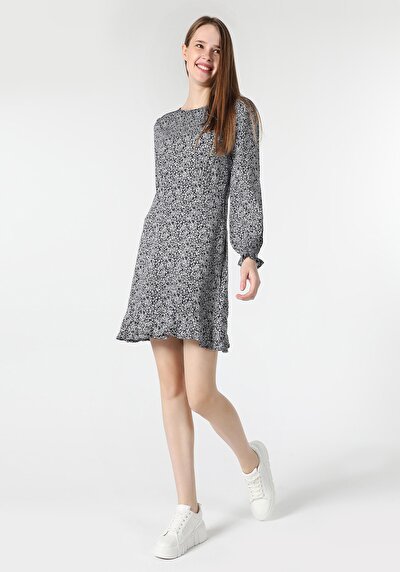 اعرض التفاصيل لـ فستان نسائي باللون الأزرق الداكن