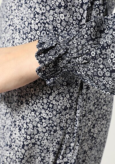 اعرض التفاصيل لـ فستان نسائي باللون الأزرق الداكن