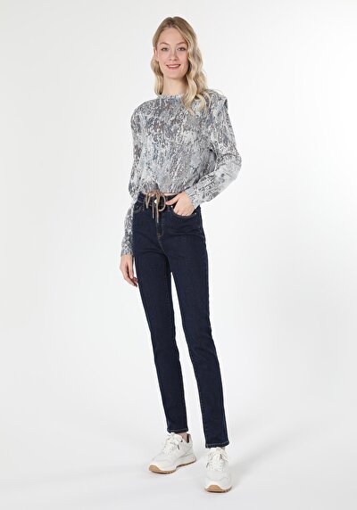 صورة من دينيم للنساء بناطيل