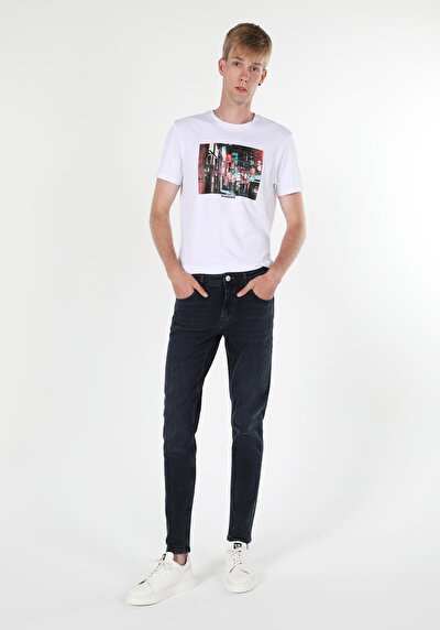 صورة من أسود للرجال بناطيل