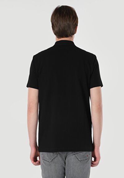 صورة من أسود للرجال قميص بولو كم قصير