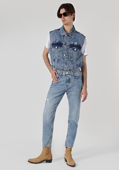 صورة من أزرق للرجال بناطيل