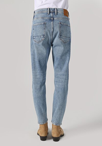 صورة من أزرق للرجال بناطيل