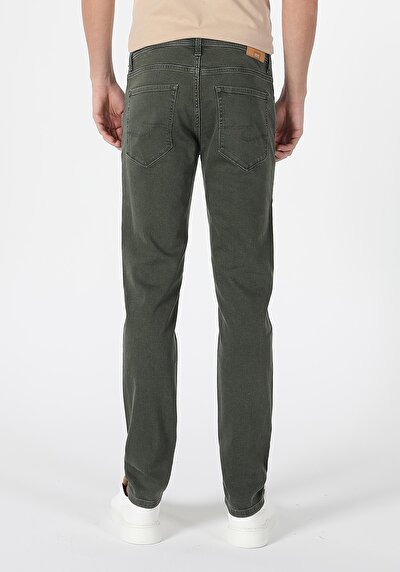 صورة من كاكي للرجال بناطيل