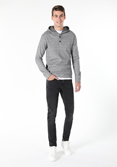 صورة من رمادي للرجال تي شيرت كم طويل