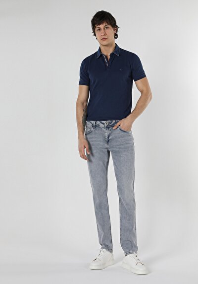 صورة من دينيم للرجال بناطيل