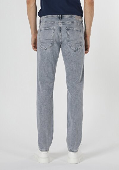 صورة من دينيم للرجال بناطيل