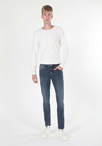 صورة من دينيم للرجال بناطيل