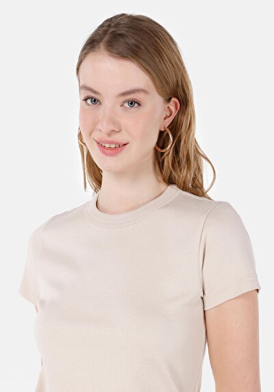 صورة من بيج للنساء تي شيرت بأكمام قصيرة