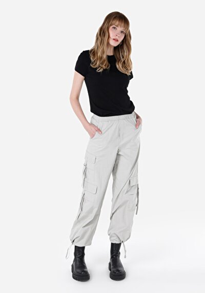 صورة من ضيق قصة رقبة مستديرة مستقيم نسائي أسود كم قصير تي شيرت