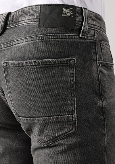 اعرض التفاصيل لـ رمادي للرجال شورت