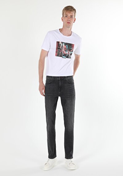 صورة من دينيم للرجال بناطيل