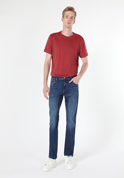 صورة من دينيم للرجال بناطيل