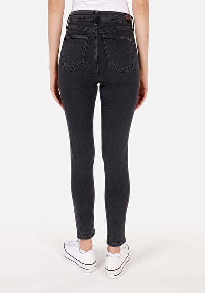 اعرض التفاصيل لـ ضيق فيت جينز نيلي غامق نسائي