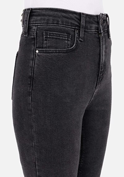 اعرض التفاصيل لـ ضيق فيت جينز نيلي غامق نسائي