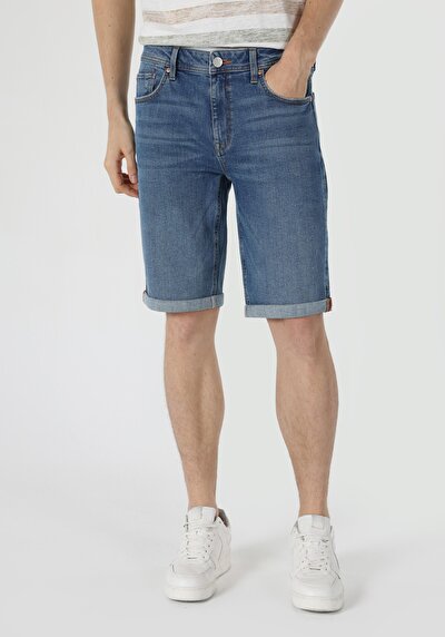 صورة من عادي مقاس متوسط الخصر مستقيم رجالي نيلي جان شورت