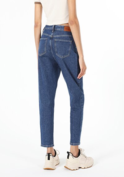 صورة من أزرق للنساء بناطيل