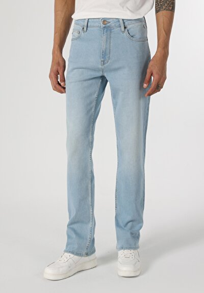 صورة من أزرق فاتح للرجال بناطيل