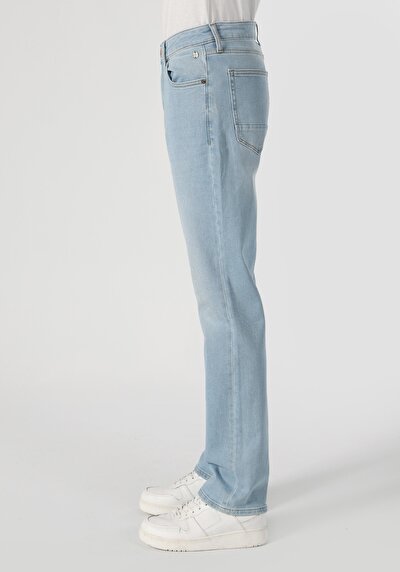 اعرض التفاصيل لـ أزرق فاتح للرجال بناطيل