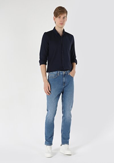 صورة من دينيم للرجال بناطيل