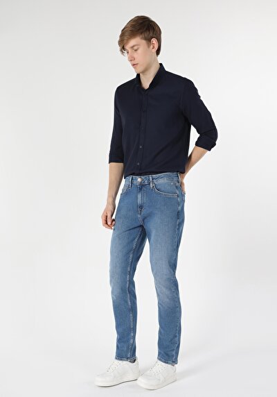 صورة من دينيم للرجال بناطيل