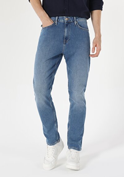 صورة من دينيم للرجال بناطيل