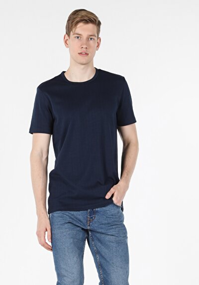 صورة من أزرق بحري للرجال تي شيرت بأكمام قصيرة