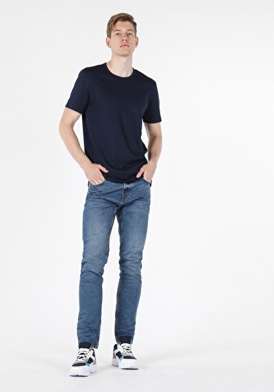 صورة من أزرق بحري للرجال تي شيرت بأكمام قصيرة