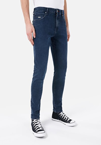 صورة من سليم فيت جينز نيلي غامق للرجال