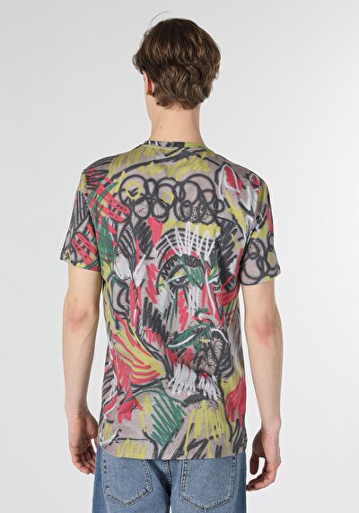 صورة من متعدد الألوان للرجال تي شيرت بأكمام قصيرة