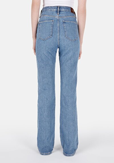 صورة من عادي الخصر بوت كت نسائي جينز أخضر