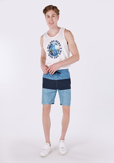 صورة من شورت سباحة رجالي أزرق مطبوع سليم