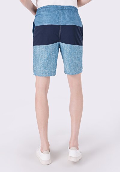 صورة من شورت سباحة رجالي أزرق مطبوع سليم