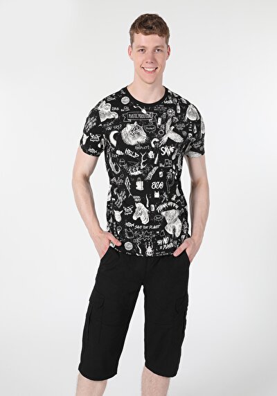 صورة من أسود للرجال تي شيرت بأكمام قصيرة