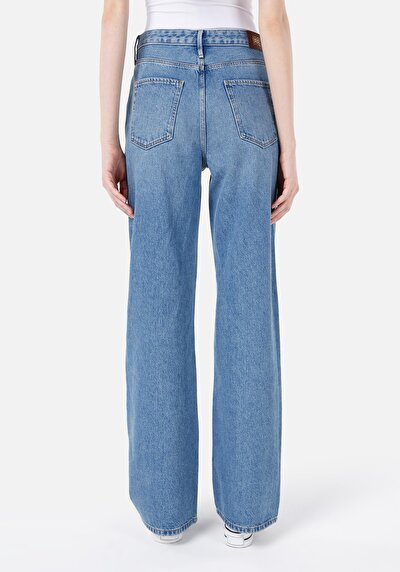 صورة من خصر عالي ساق واسعة جينز نسائي جينز