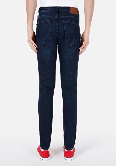 صورة من بنطلون جينز رجالي سليم فيت