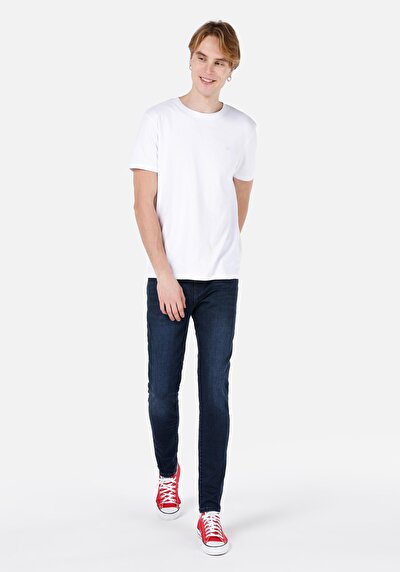 صورة من بنطلون جينز رجالي سليم فيت