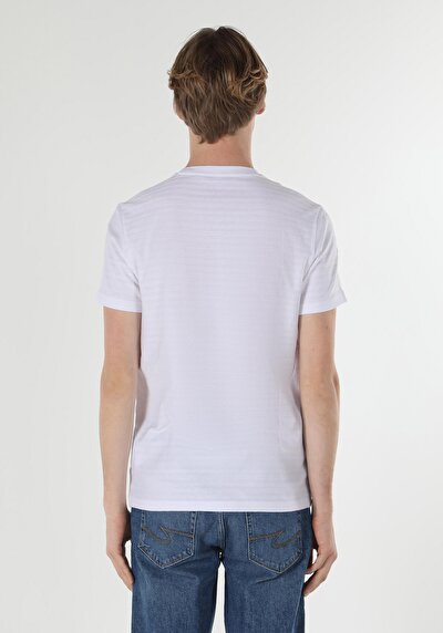 صورة من أبيض للرجال تي شيرت بأكمام قصيرة