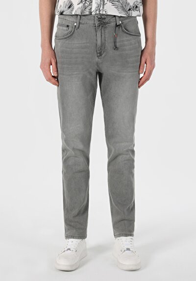 صورة من رمادي للرجال بناطيل