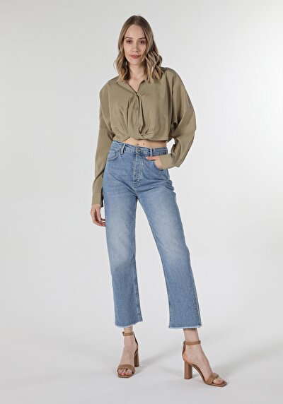 صورة من قميص عادي رقبة نسائي أخضر كم طويل قميص